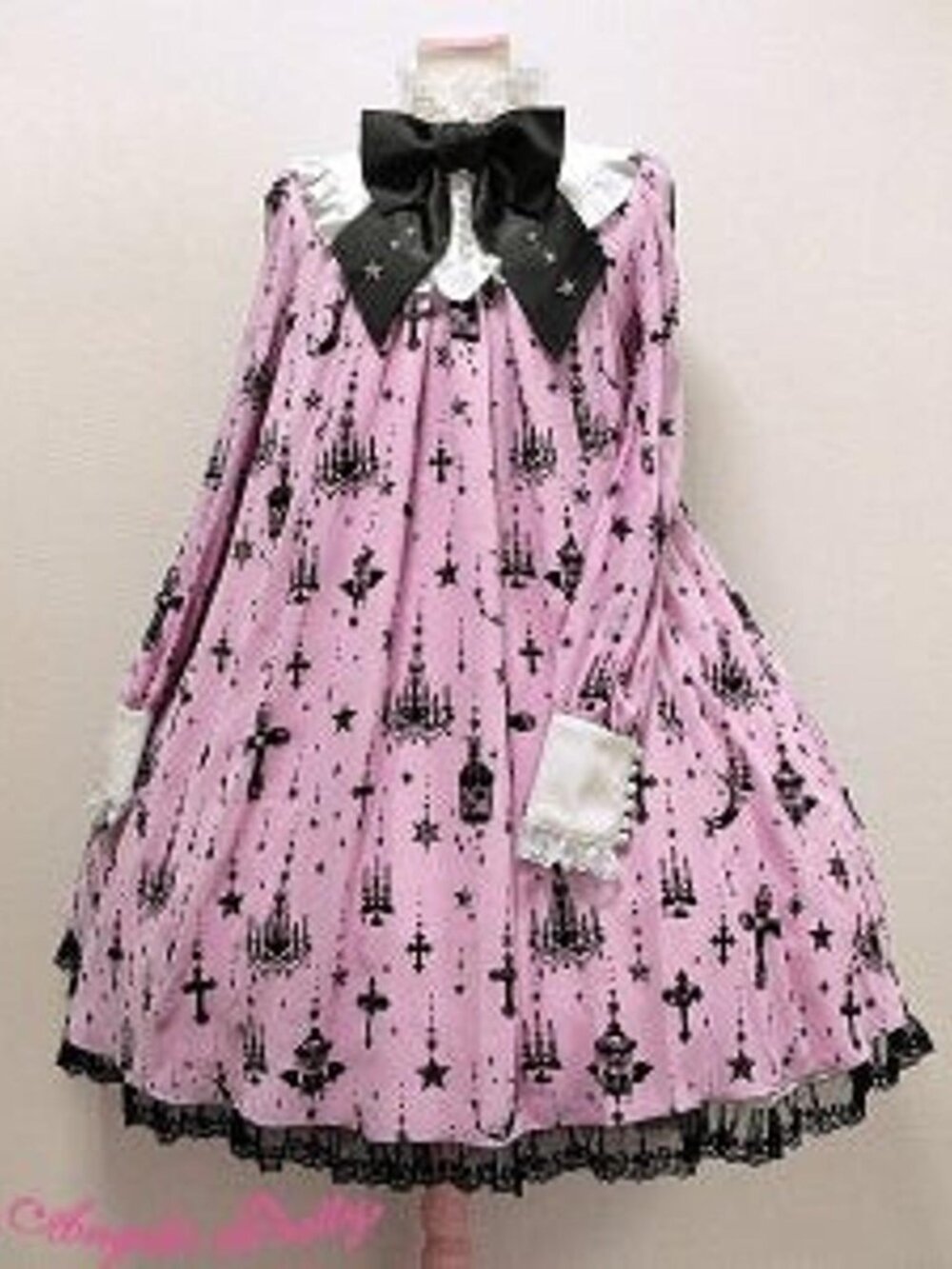 Lolita Dress: Angelic Pretty Holy Lantern OP in the Pink colorway.